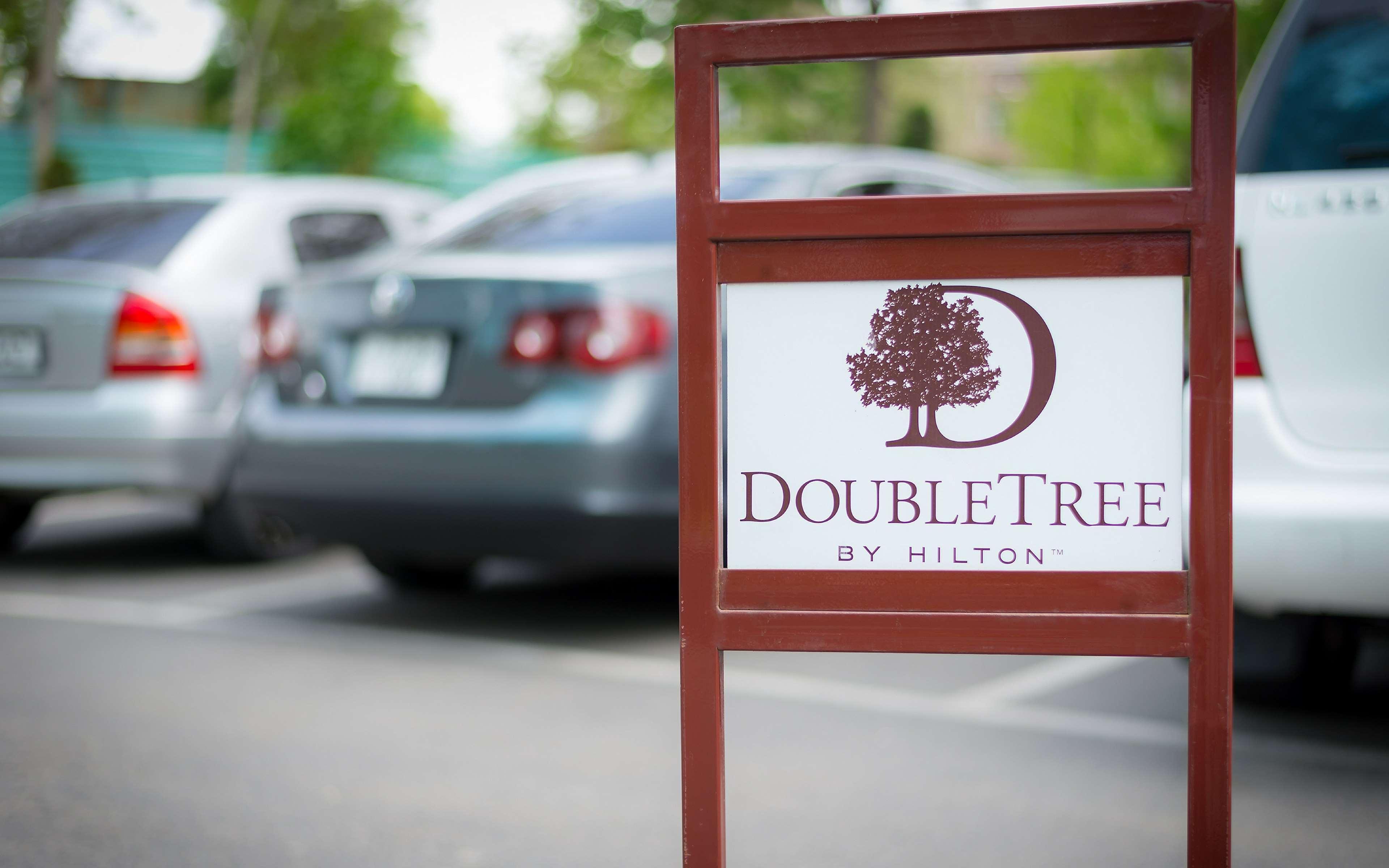 Doubletree By Hilton Yerevan City Centre Bagian luar foto