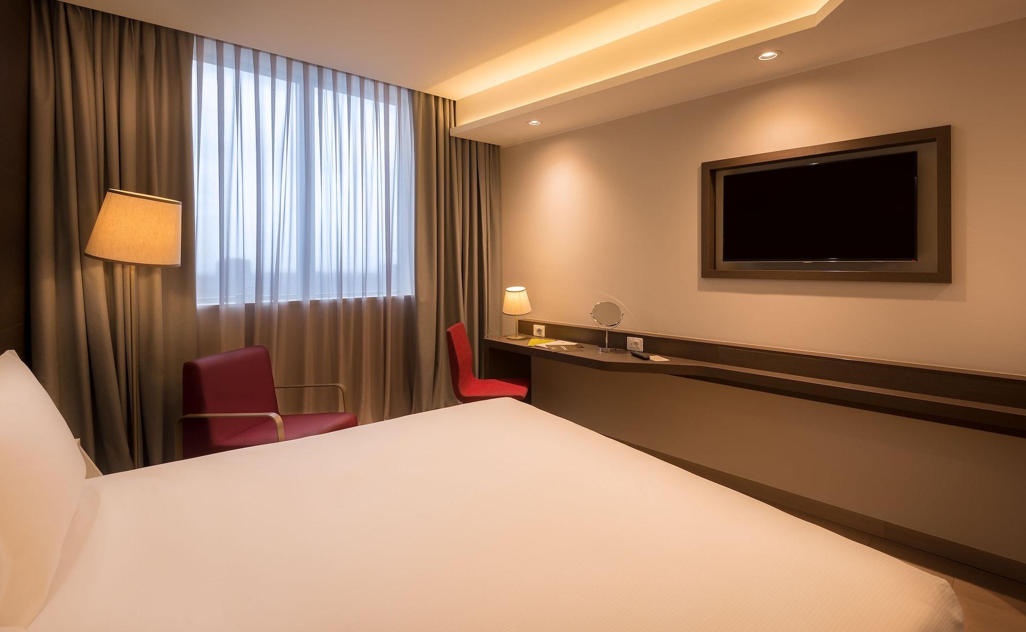 Doubletree By Hilton Yerevan City Centre Bagian luar foto