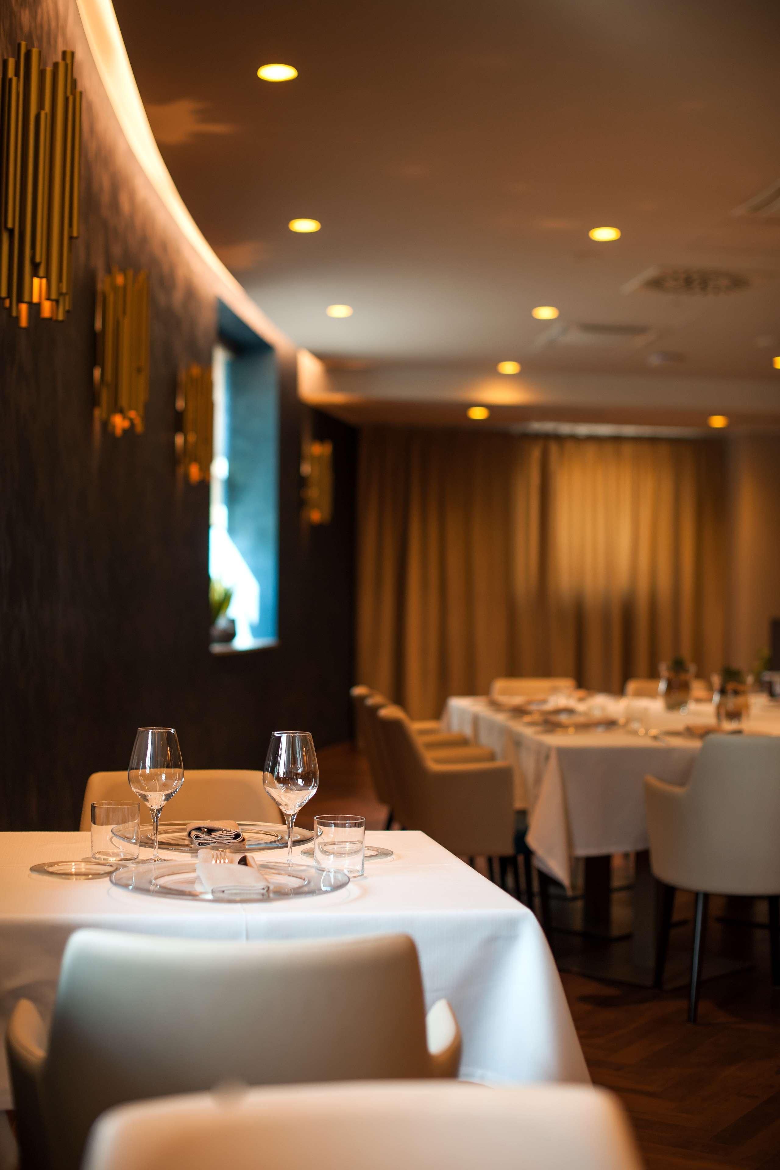 Doubletree By Hilton Yerevan City Centre Bagian luar foto