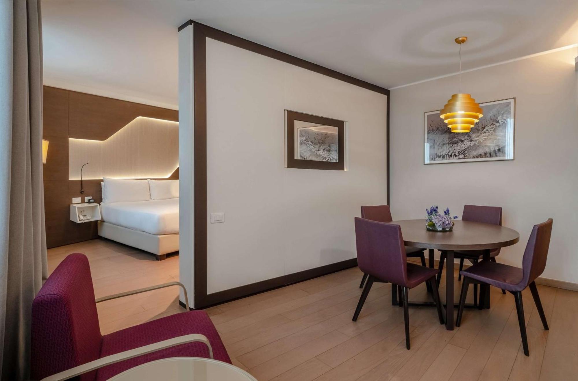 Doubletree By Hilton Yerevan City Centre Bagian luar foto