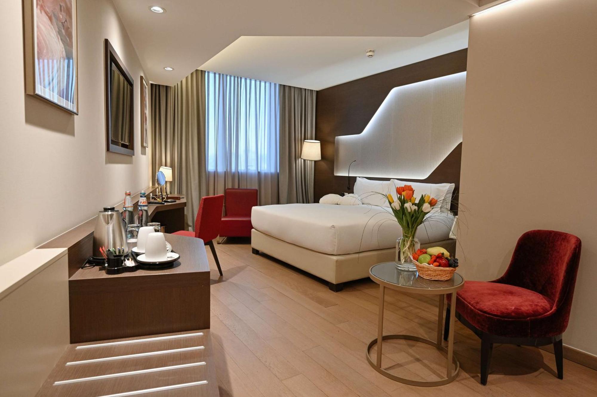 Doubletree By Hilton Yerevan City Centre Bagian luar foto